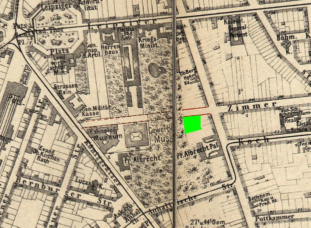 Alte Karte von Berlin mit einem grünen Quadrat, das eine zentrale Lage markiert, zeigt Straßen, Gebäude und Sehenswürdigkeiten auf einem cremefarbenen Hintergrund.