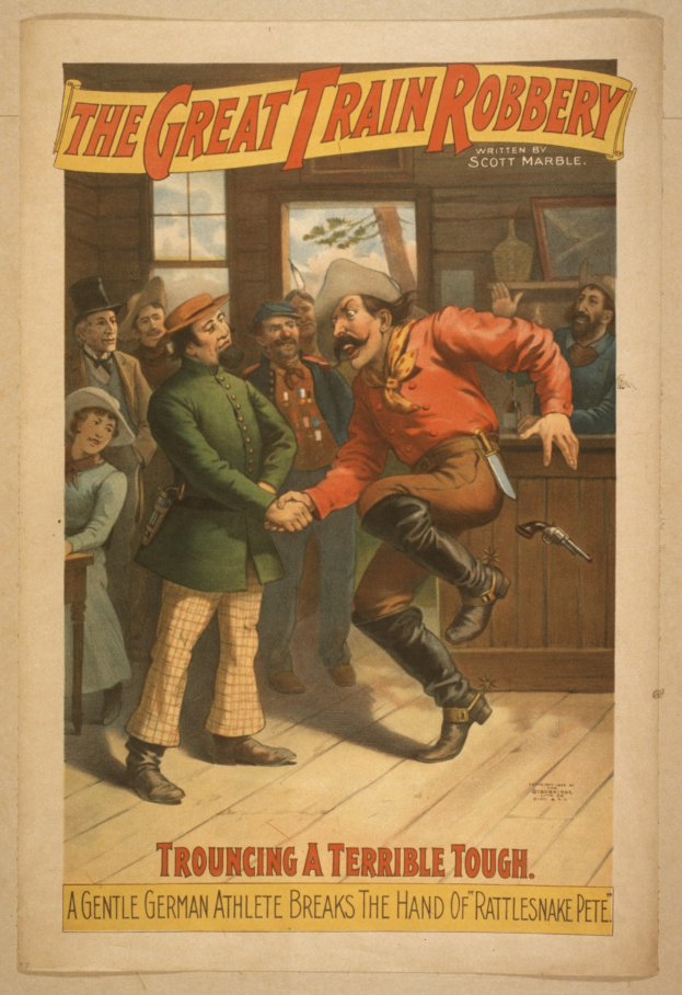 Ein Plakat zeigt eine Gruppe von Menschen, die drinnen stehen, wobei eine Person eine Waffe hält, ein Fenster und eine Wand im Hintergrund und den Text "Der große Zugraub - Trouching a Terrible Tough" oben und unten.