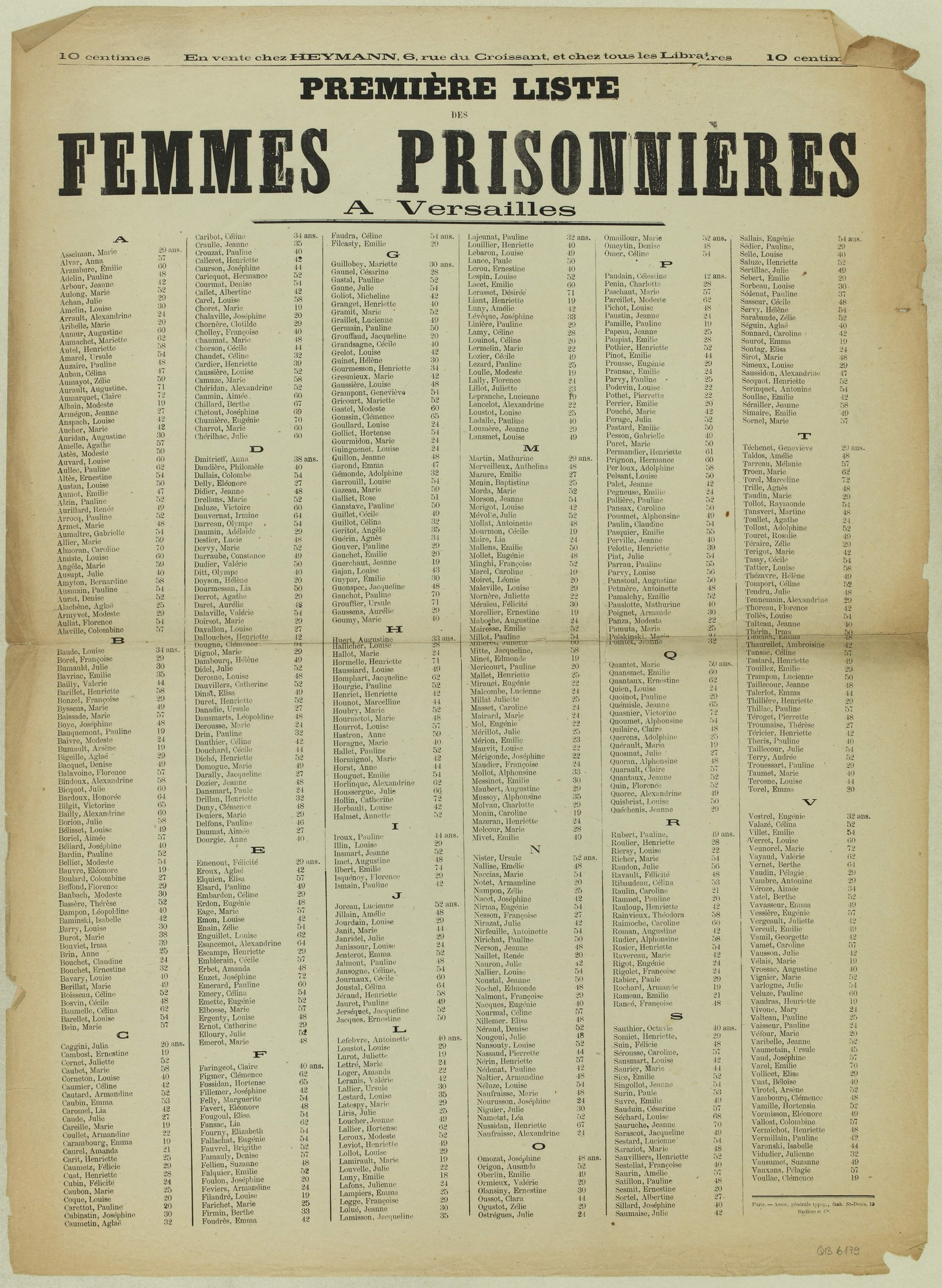 Ein altes, vergilbtes Buch mit einer Liste von Frauen, die im Gefängnis sind, in zwei Spalten, mit schwarzer Tinte auf brüchigem Papier.