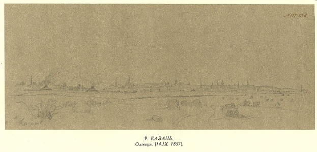 Schwarz-weiß-Zeichnung einer 19. Jahrhundert-Stadtlandschaft mit zahlreichen Gebäuden im Hintergrund, die Krasnoyarsk im Jahr 1857 zeigt, mit handgeschriebener Text auf dem Papier.