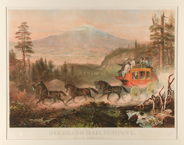 Gemälde eines von Pferden gezogenen Wagens, der Passagiere trägt, umgeben von Bäumen, Hügeln und einem klaren blauen Himmel, mit 'Overland Mail Company'-Text unten.