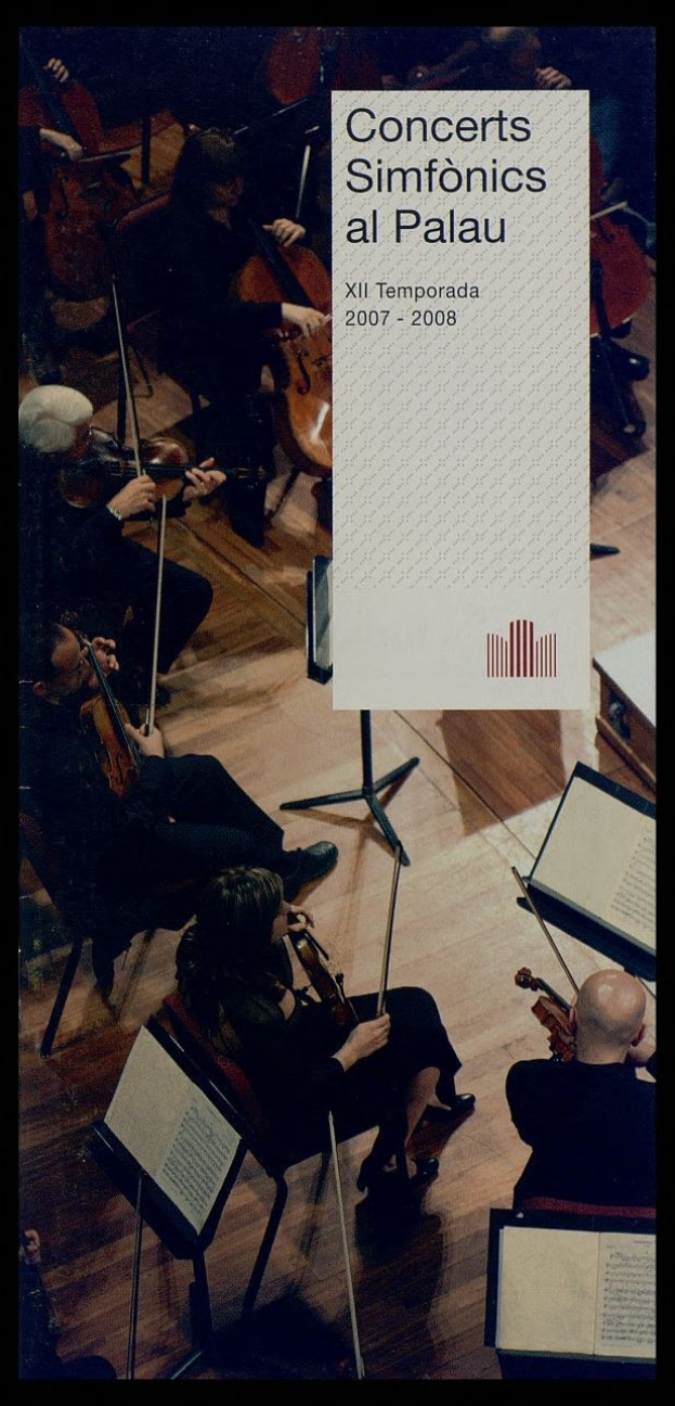 Group of people seated in chairs playing musical instruments with sheet music stands, labeled "Concerts Simfonics al Palau".