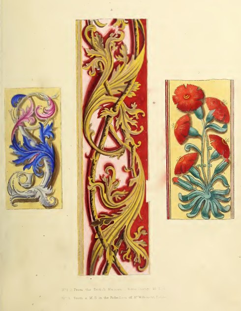 Drei detaillierte, farbenfrohe Designentwürfe aus dem Britischen Museum auf einer Buchseite mit fetter Schrift.