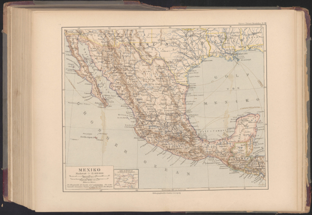 Offenes Buch mit einer detaillierten Karte von Mexikos Bundesstaaten und Städten auf einem schwarzen Hintergrund.