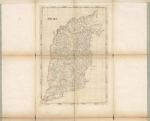 Ein altes Buch mit einer detaillierten Karte von Taiwan, das geografische Merkmale wie Berge, Flüsse und Städte zeigt, begleitet von beschreibendem Text.