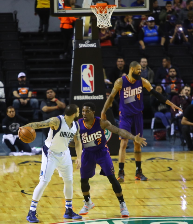 Basketballspiel zwischen Phoenix Suns und Dallas Mavericks