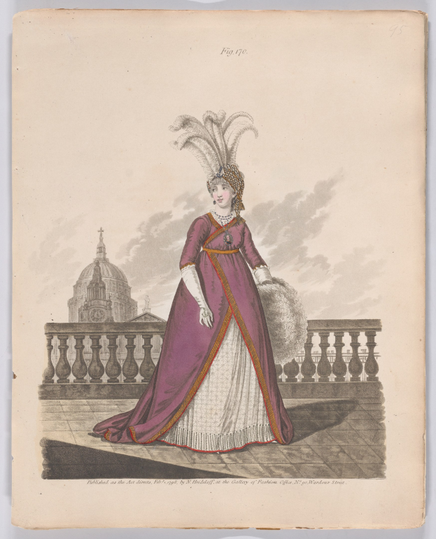 Frau in einem lila und weißen Federkleid, die an einem Geländer steht, mit einem Gebäude und Wolken im Hintergrund, beschriftet mit "Fashion of New York, New York Street, 1790."