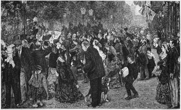 Schwarzes und weißes Foto einer Menge, die eine Pariser Straße mit Bäumen, Laternen, Fahnen und Gebäuden entlanggeht, mit dem Text "Die Pariser Revolution" unten.