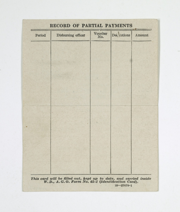 Teilzahlungsaufzeichnung in schwarzer Tinte auf einem weißen Blatt Papier geschrieben.