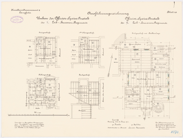 Ein detaillierter Grundrissplan des ehemaligen Bürogebäudes des deutschen Bundeskanzlers, der den Aufbau des Gebäudes mit verschiedenen Räumen und TextAnnotation zeigt.