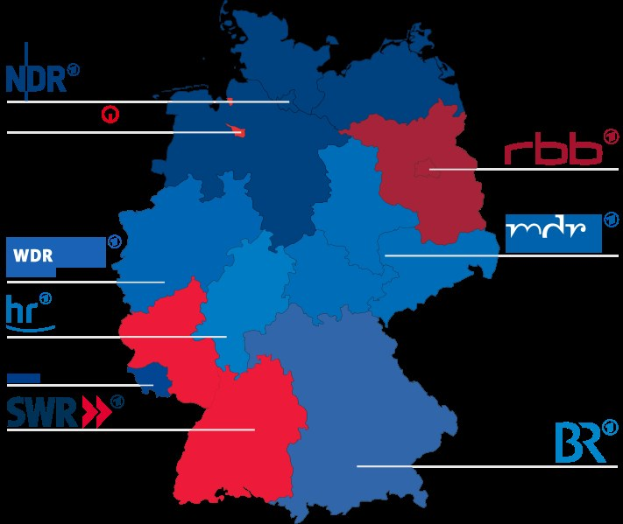 Karte von Deutschland mit in rot und blau hervorgehobenen Bundesländern, die die Ergebnisse der Wahl von 2016 zeigen, einschließlich der Namen der Kandidaten und des Wahltermins.