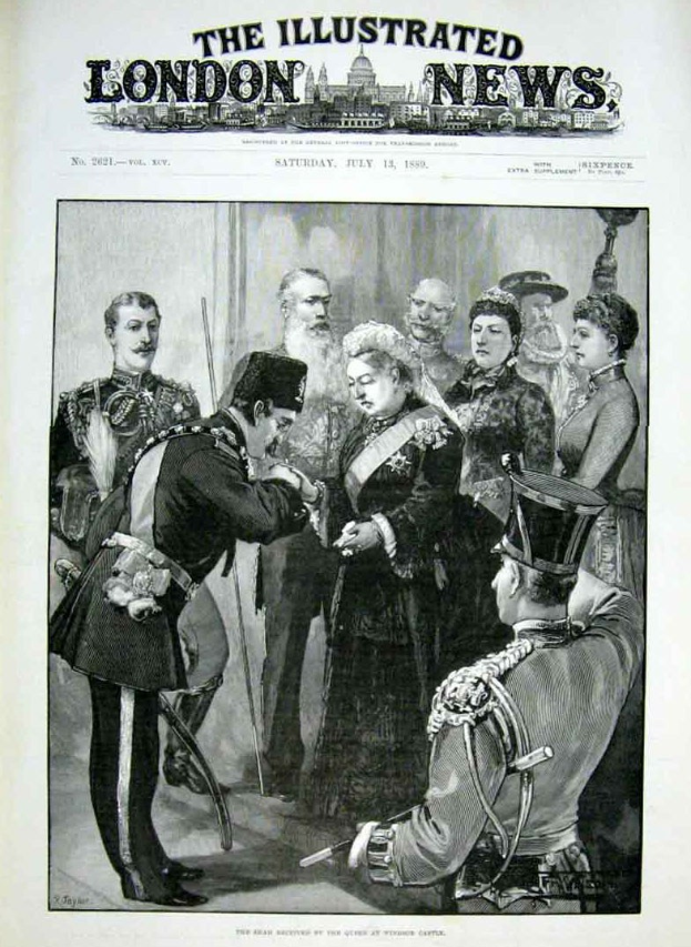 Ein altes Buch mit einem Schwarz-Weiß-Foto von Queen Elizabeth II und Prinz Philip, Duke of Edinburgh, betitelt mit 'The Illustrated London News'.