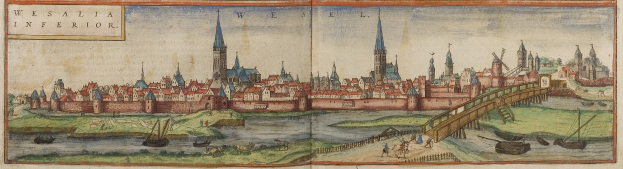 Offene Buchseite mit einem Titelbild aus dem 16. Jahrhundert, das eine Stadtlandschaft mit Gebäuden, einer Brücke, Booten, Menschen, Gras und Himmel zeigt.