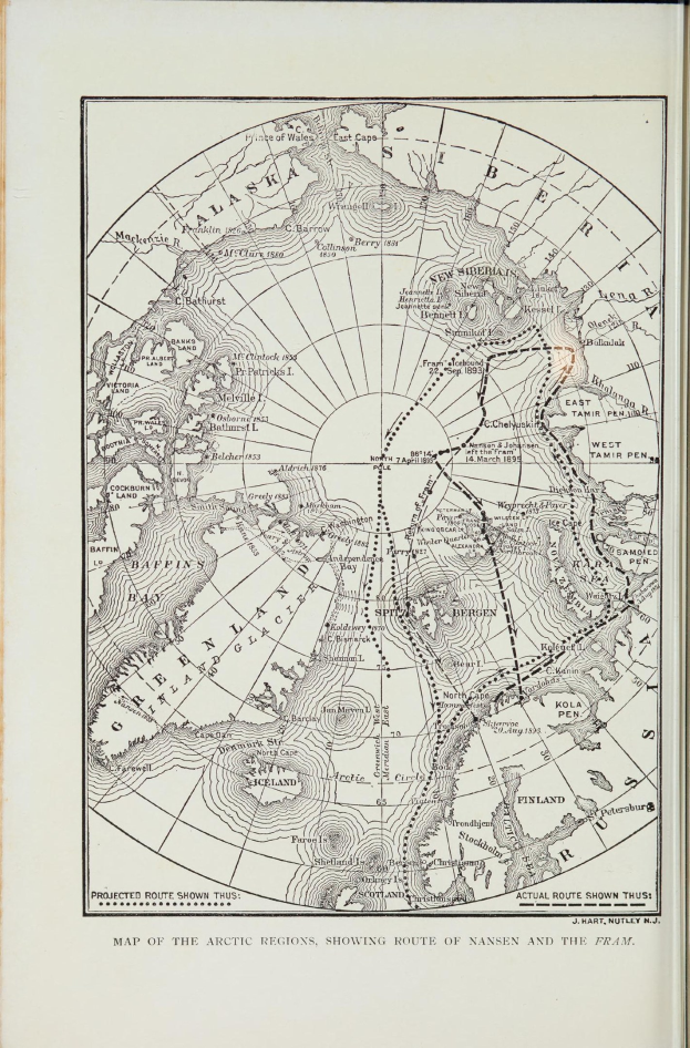 Altes Buch mit einer detaillierten Karte der Arktisregion, einschließlich geografischer Merkmale wie Berge, Flüsse und Gletscher, neben Text über das Gebiet und seine Bewohner.