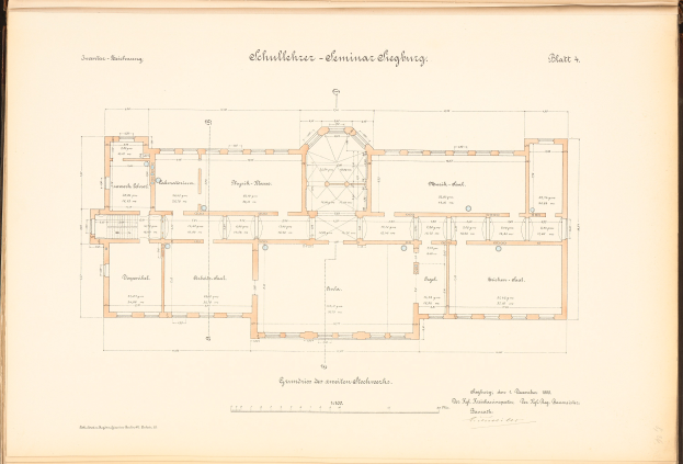 Old book with a detailed floor plan drawing of the Schullacher-Seminar Schütze German school building, showing windows, doors, room layouts, and textual details about room sizes and features.