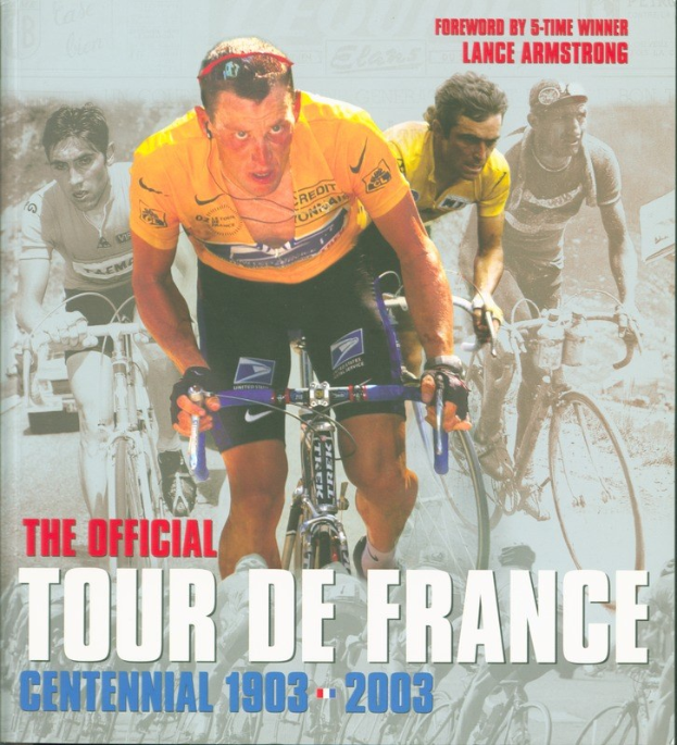 Offizielles Tour de France-Jubiläumsplakat (1903–2003), das eine Gruppe von Radfahrern bei einem Rennen zeigt, mit Text und Veranstaltungseinzelheiten.