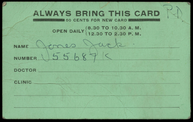 Grüne Karte mit dem Text "Immer diese Karte mitbringen" auf schwarzem Hintergrund.