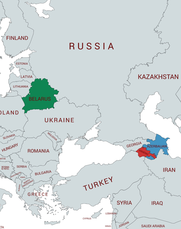 Eine Europakarte mit Belarus und Aserbaidschan in verschiedenen Farben hervorgehoben und Text, der weitere Details zu den beiden Ländern bereitstellt.