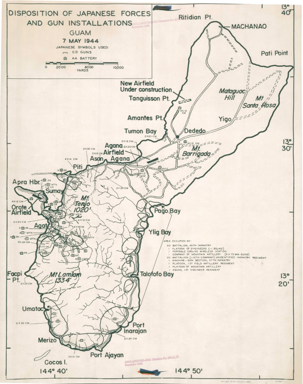Schwarze und weiße Karte der Philippinen mit japanischen Militärpositionen und Geschützstellungen, einschließlich detaillierter Texte und numerischer Daten.