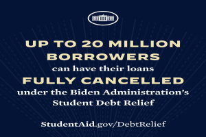 Plakat, das besagt, dass bis zu 20 Millionen Kreditnehmer ihre Studienkredite unter dem Studenten-Schuldenentlastungsplan der Biden-Verwaltung vollständig storniert werden können, mit dem Programm-Logo.