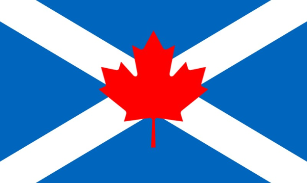 Kanadische Flagge mit einem roten Ahornblatt in der Mitte auf einem weißen Feld mit roten vertikalen Streifen.