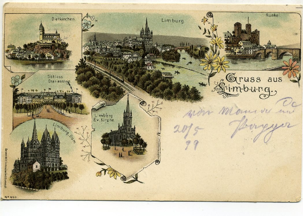 Alte Postkarte mit Stadtansicht, Gebäuden, Bäumen, Wasser, Brücke und Blumen, mit handgeschriebener Schrift auf der Vorderseite.